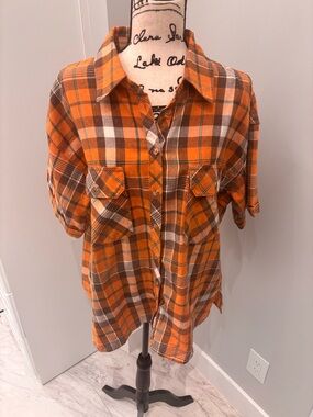 Easel Plaid Short-Sleeve Button-Down Shirt in Orange & Brown